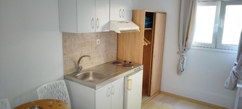 Economy Quadruple Room with Shared Bathroom image 4
