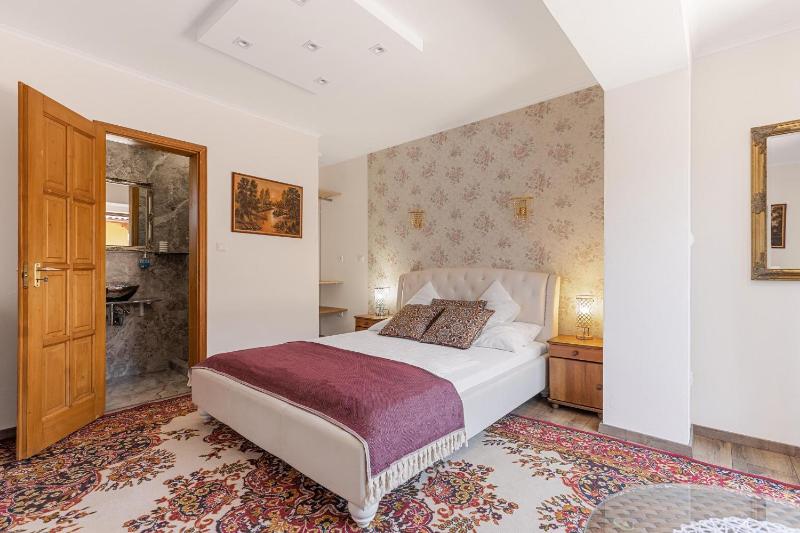 Deluxe Double Room image 1