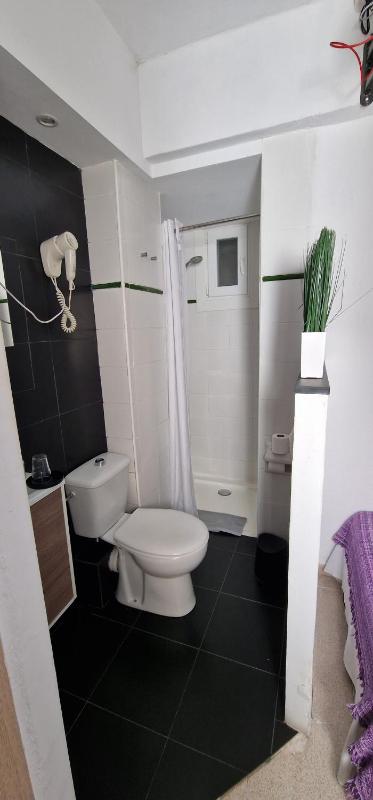 Single Room - Annex Building image 2