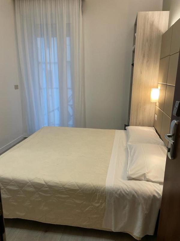 Economy Twin Room image 2