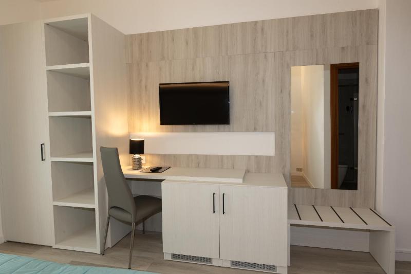 Double or Twin Room with Balcony image 4