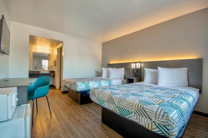 Deluxe Quadruple Room image 4