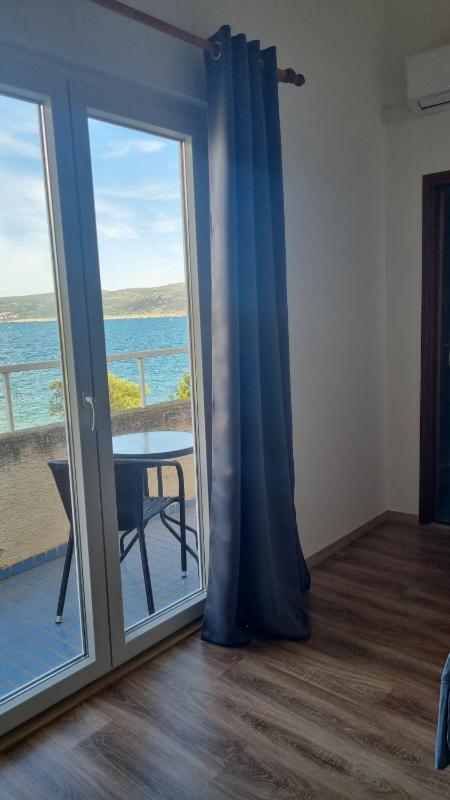 Quadruple Room with Balcony image 4