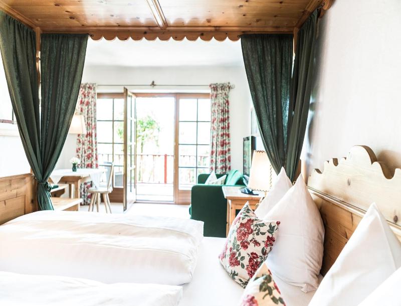 Triple Room with Balcony image 2