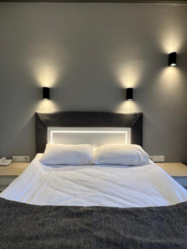 Small Double Room image 1