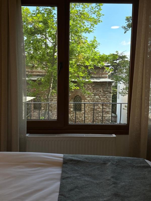 Small Double Room image 3