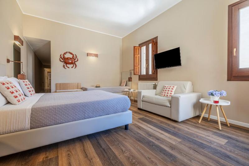 Quadruple Room with Terrace image 1