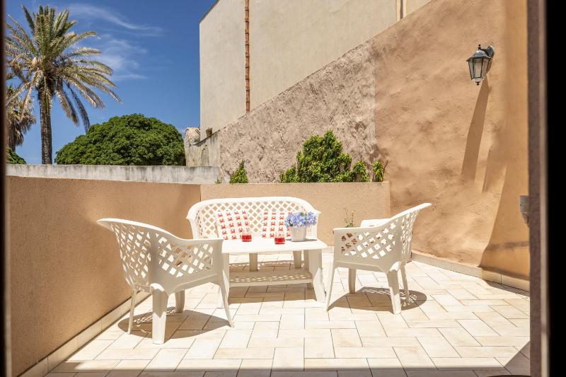Quadruple Room with Terrace image 4