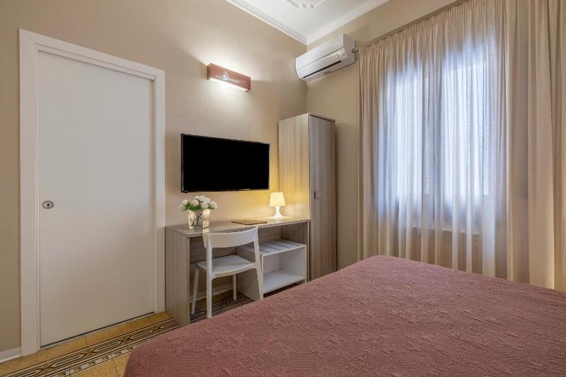 Economy Double Room image 1
