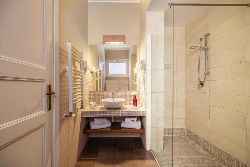 Two-Bedroom Suite image 2