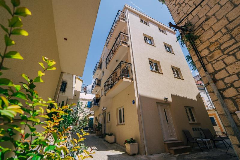 Apartments Center one minute from the beach - image 25