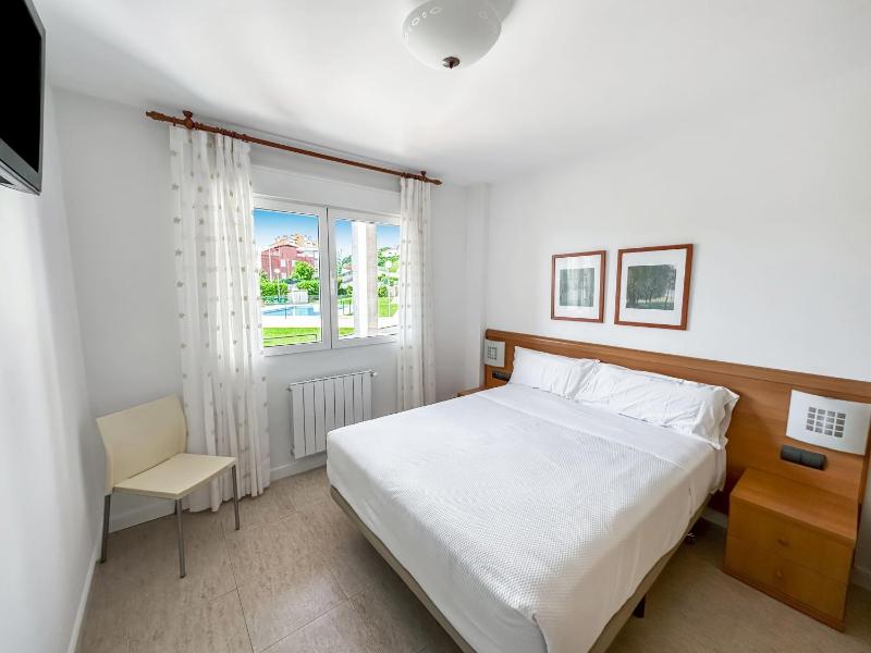 Apartment with Balcony (4-6 Adults) image 4