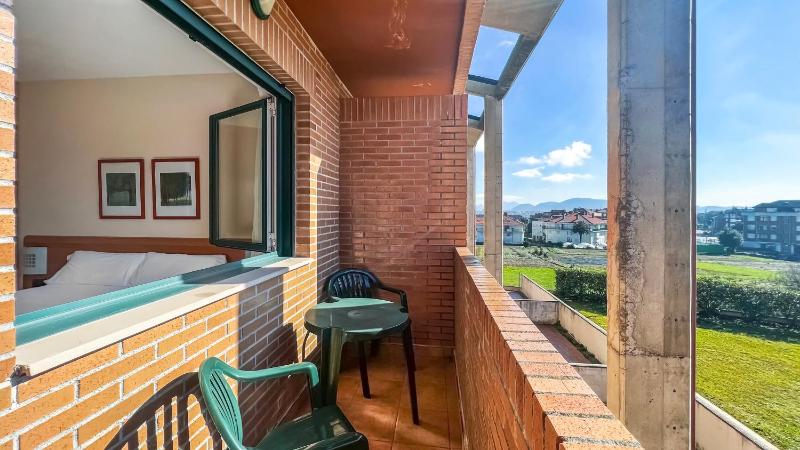 Apartment with Balcony (4-6 Adults) image 3