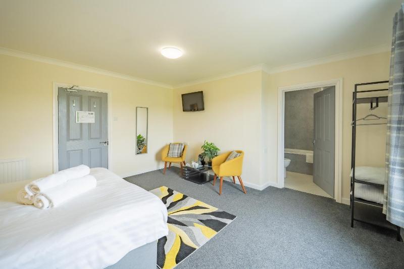 Superior Twin Room image 1