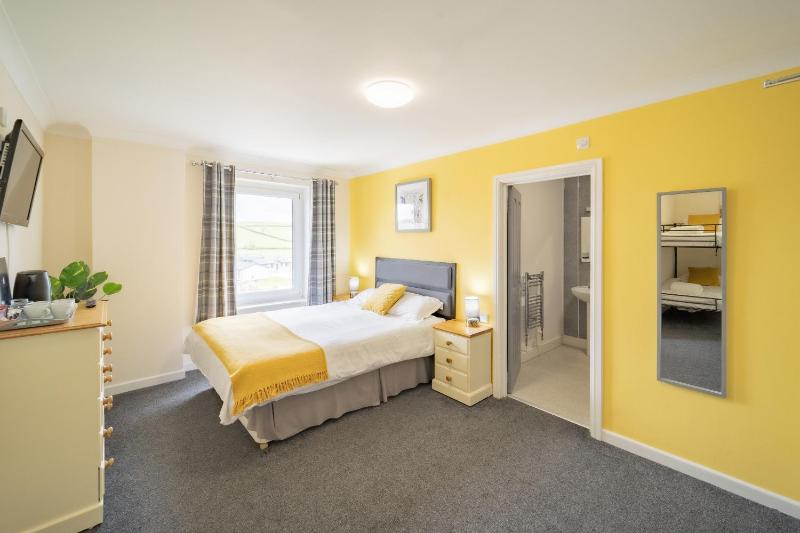 Superior Family Room image 2