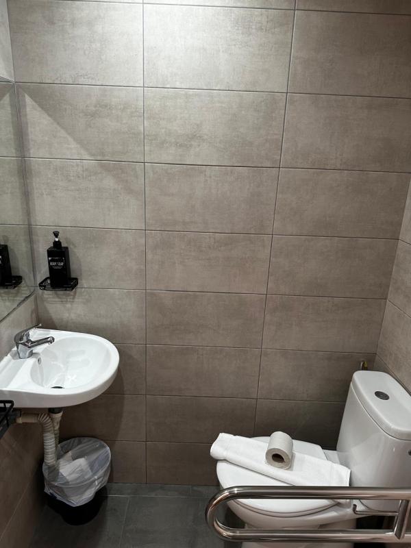 Triple Room with Private Bathroom image 3
