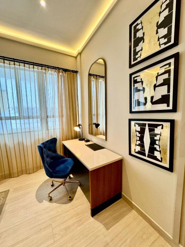 Deluxe Twin Room image 3