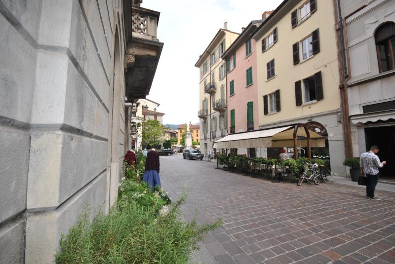 One-Bedroom Apartment image 3