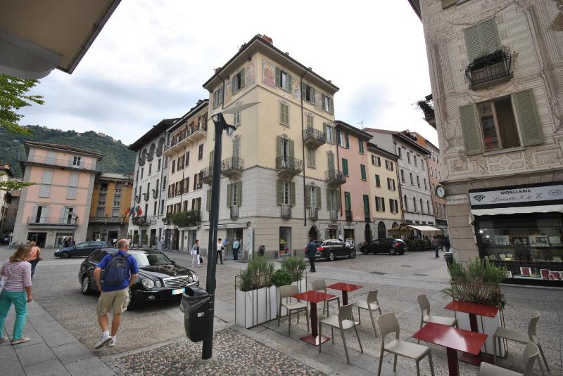 One-Bedroom Apartment image 2