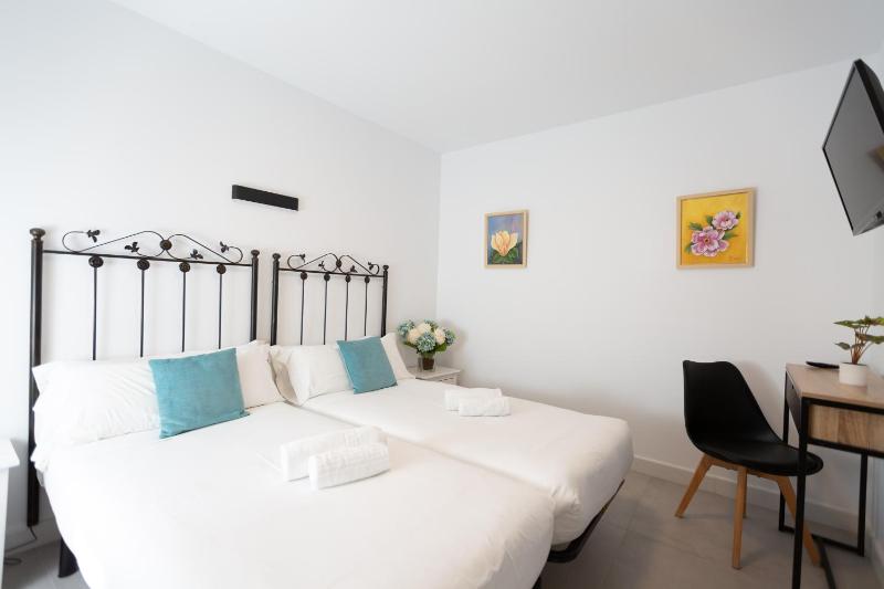 Double or Twin Room with Sea View image 1