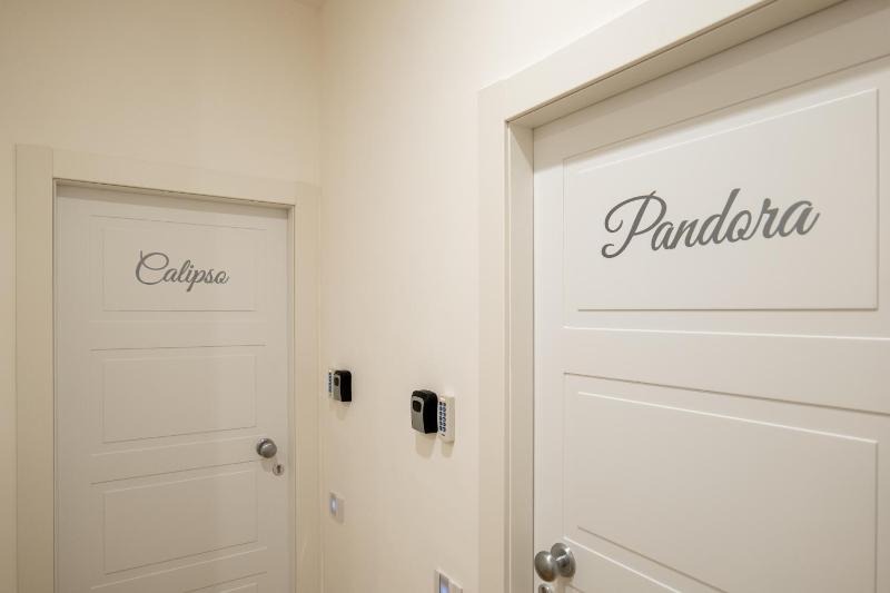 ThreeMoonsBoutique House/Pandora - image 31