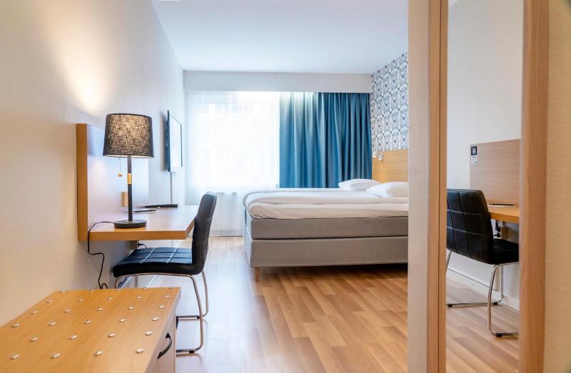 Standard Twin Room image 3