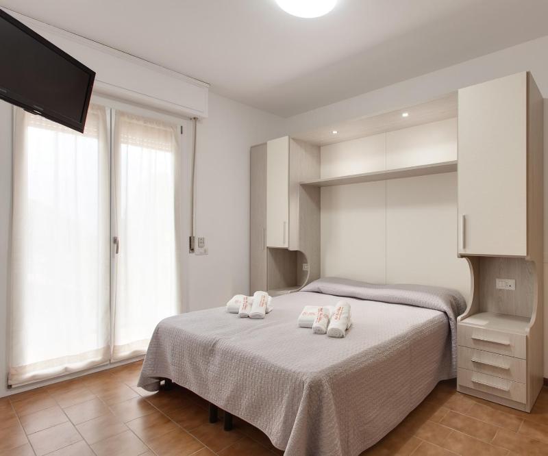 Economy Double or Twin Room image 3