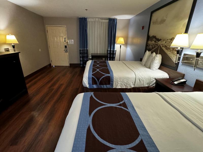 2 Queen Beds, Mobility/Hearing Access Room, Roll-In Shower, Pet-Friendly, Non-Smoking image 2