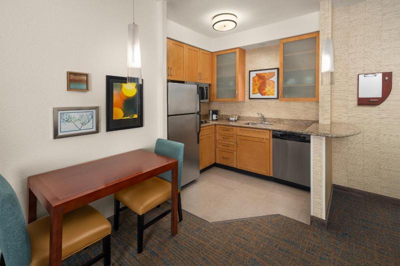 One-Bedroom King Suite with Sofa Bed image 1