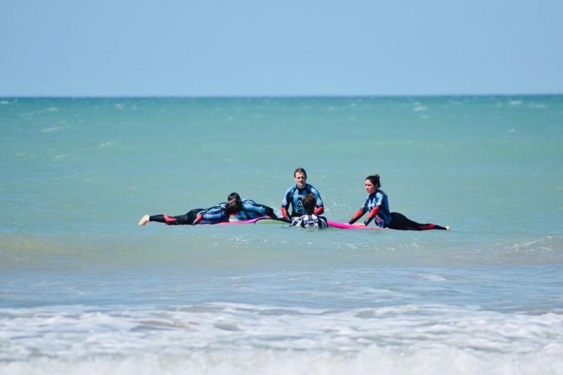 Disfruta Vacaciones Familiares Piso Frente al Mar - image 9