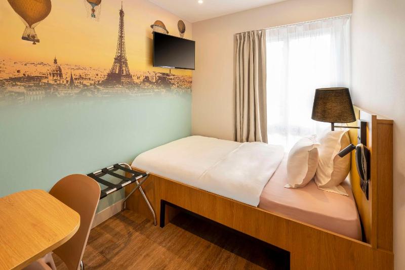 Standard Single Room image 1