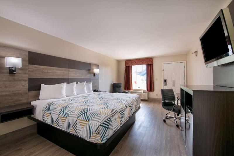 King Room - Disability Access - Non-Smoking image 3
