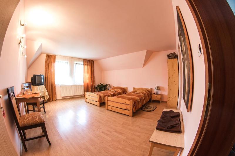 Twin Room image 4