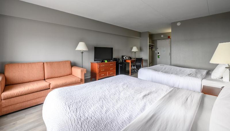 Deluxe Suite with Two Queen Beds - Non-Smoking image 4