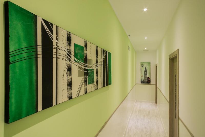 Hostal Adis - image 9
