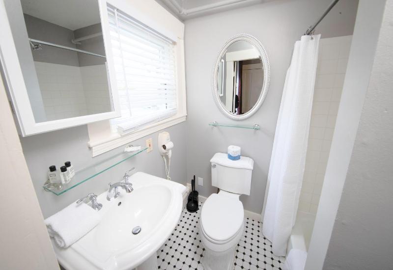 Deluxe Double or Twin Room with Garden View image 2
