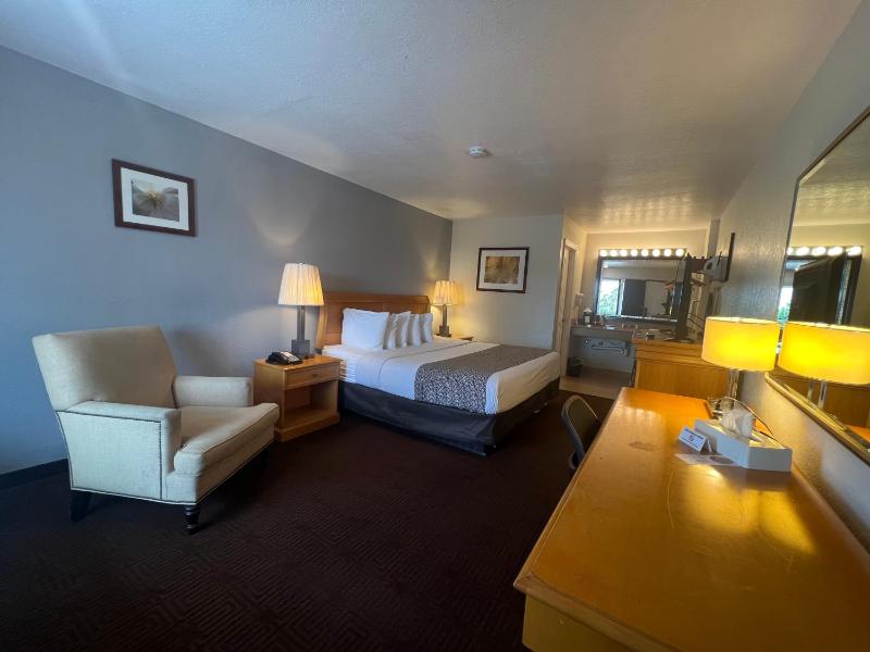 Superior King Room image 4