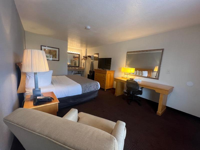 Superior King Room image 3