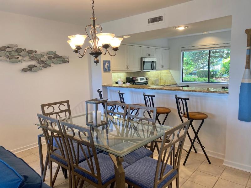 8C Richmond Park lake view villa with full access to amenities villa - image 34
