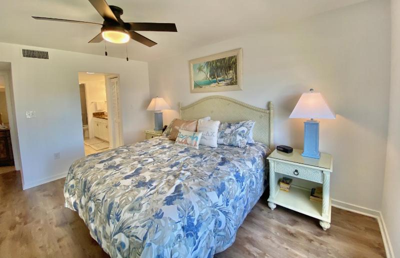 8C Richmond Park lake view villa with full access to amenities villa - image 16