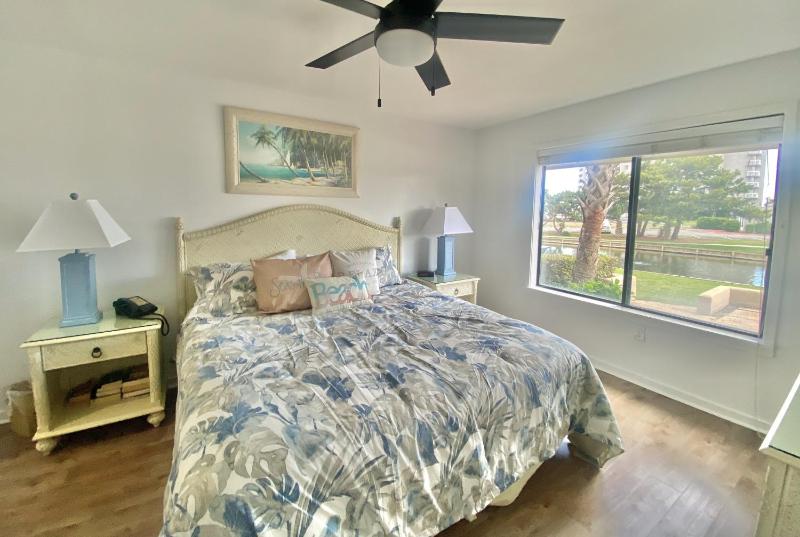 8C Richmond Park lake view villa with full access to amenities villa - image 22