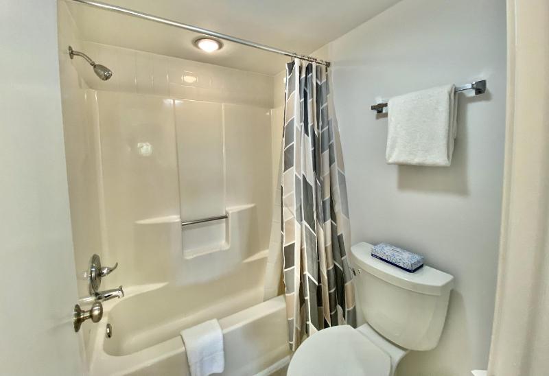 8C Richmond Park lake view villa with full access to amenities villa - image 44