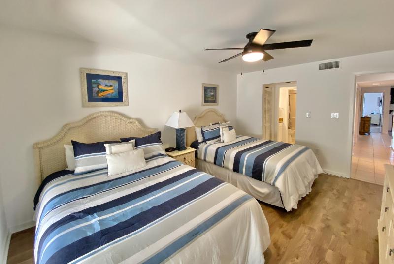 8C Richmond Park lake view villa with full access to amenities villa - image 49