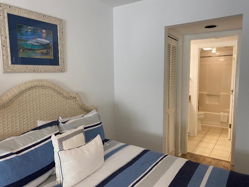 8C Richmond Park lake view villa with full access to amenities villa - image 8