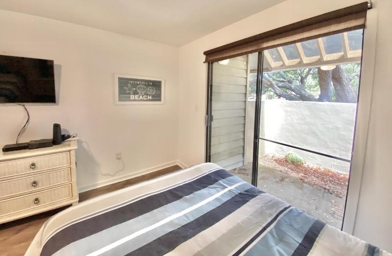 8C Richmond Park lake view villa with full access to amenities villa - image 32