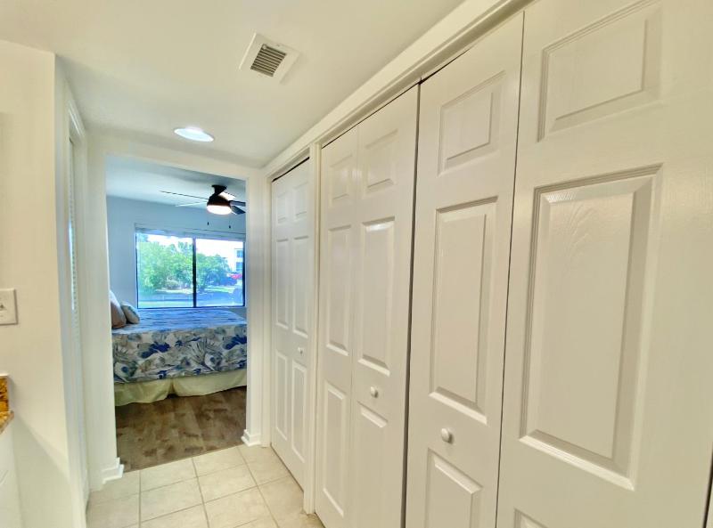 8C Richmond Park lake view villa with full access to amenities villa - image 35