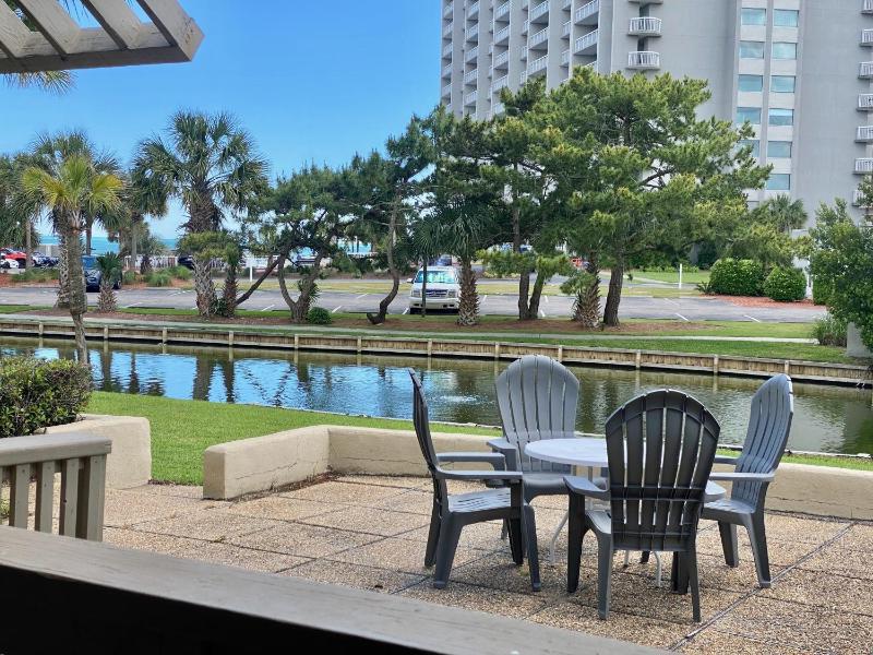 8C Richmond Park lake view villa with full access to amenities villa - image 37