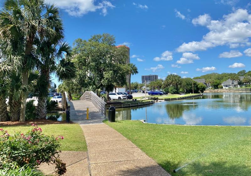 8C Richmond Park lake view villa with full access to amenities villa - image 38