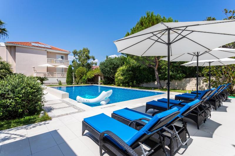 Family-friendly apartments with swimming pool Splitska Brac - 23224 - image 15