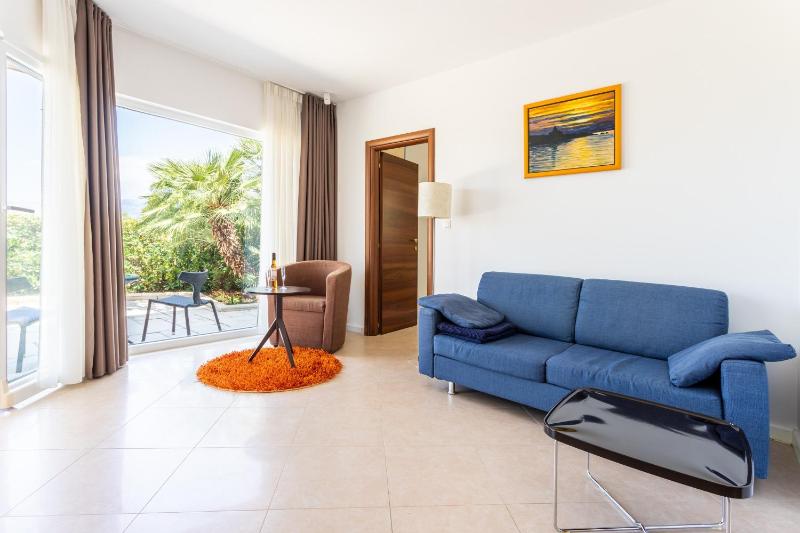 Family-friendly apartments with swimming pool Splitska Brac - 23224 - image 21